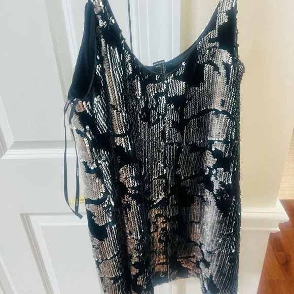 Forever 21 Monochrome Sequin Top - Picture 7 of 7